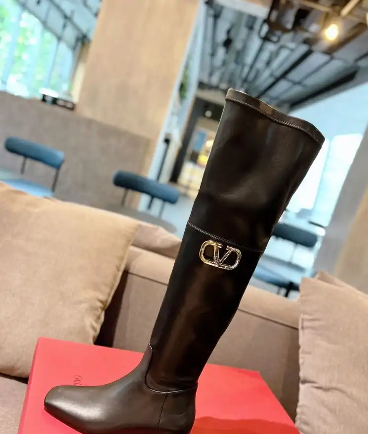 hype Valentino Boots