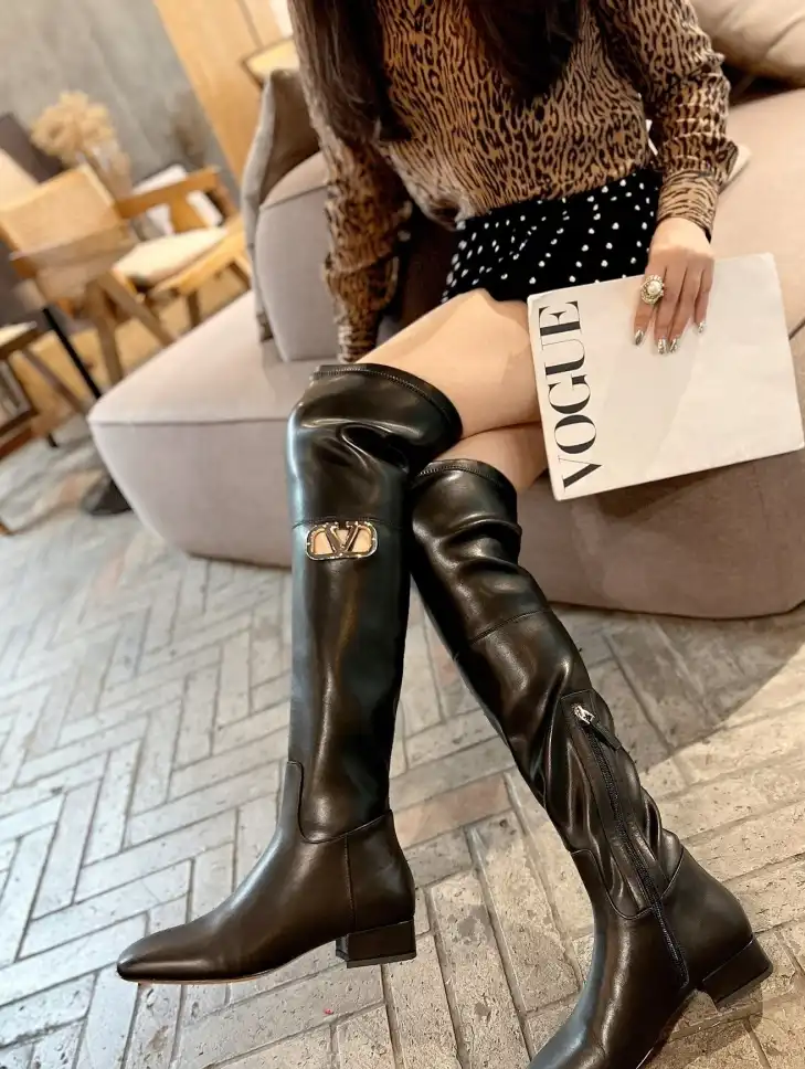 hype Valentino Boots