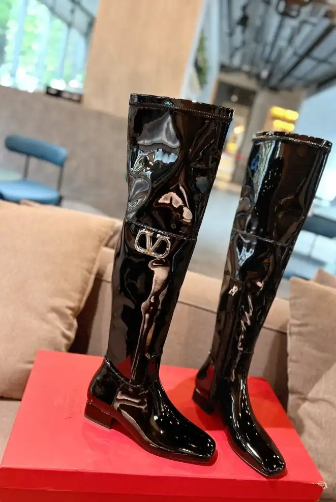 hype Valentino Boots