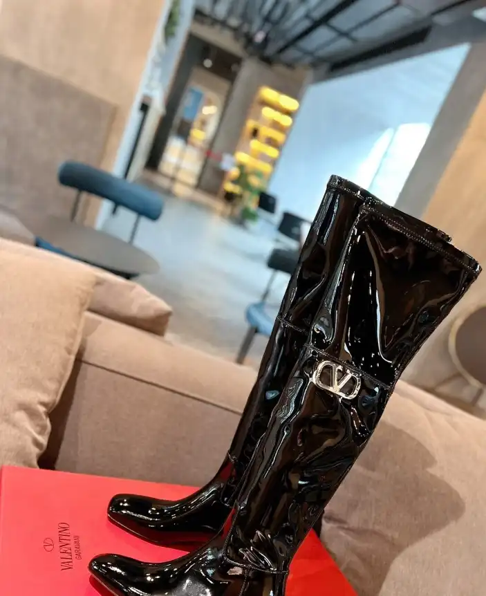 hype Valentino Boots