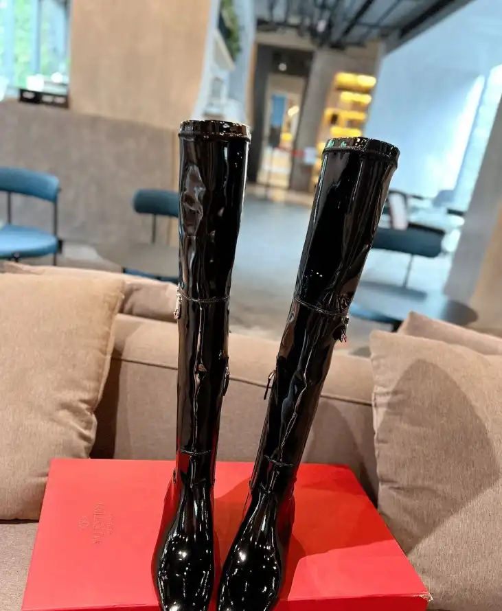 hype Valentino Boots