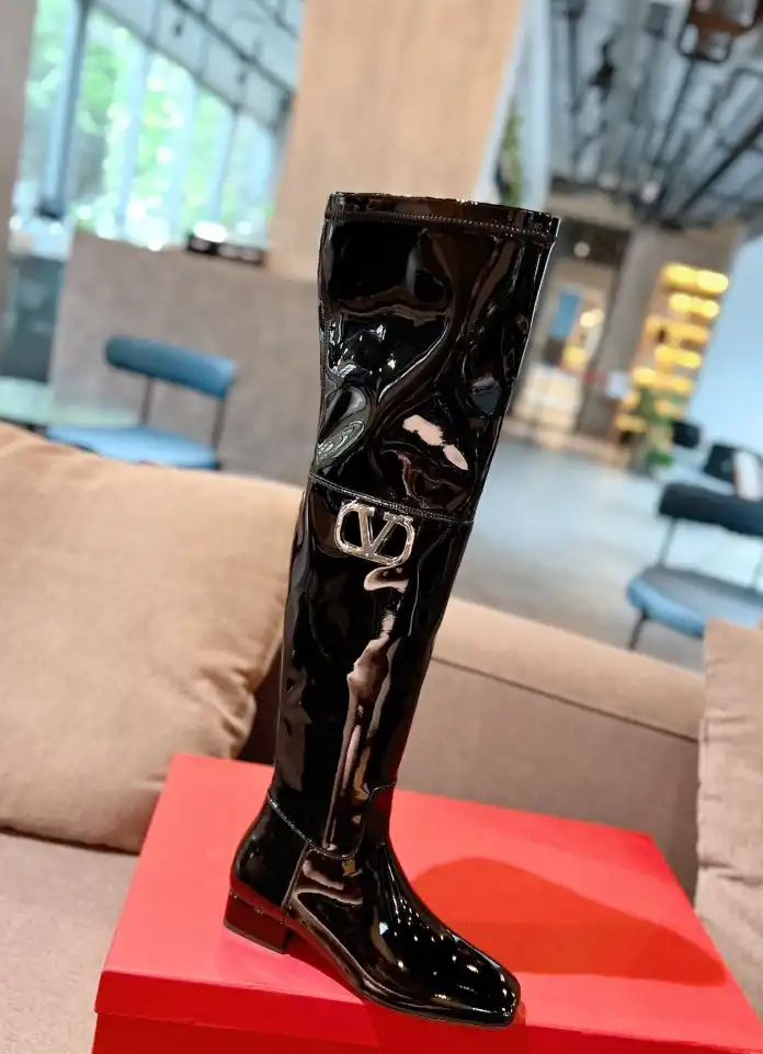 hype Valentino Boots