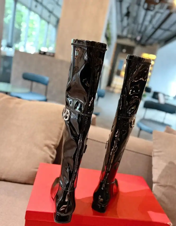 hype Valentino Boots