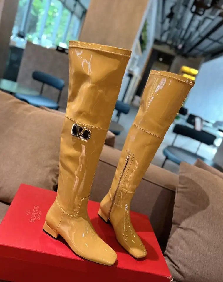 hype Valentino Boots