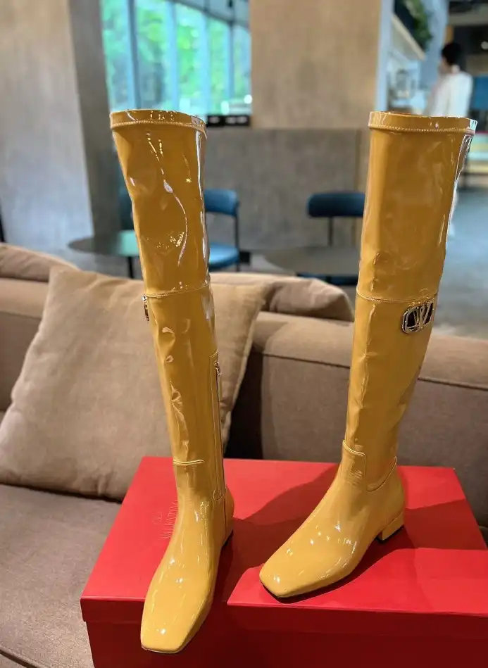 hype Valentino Boots