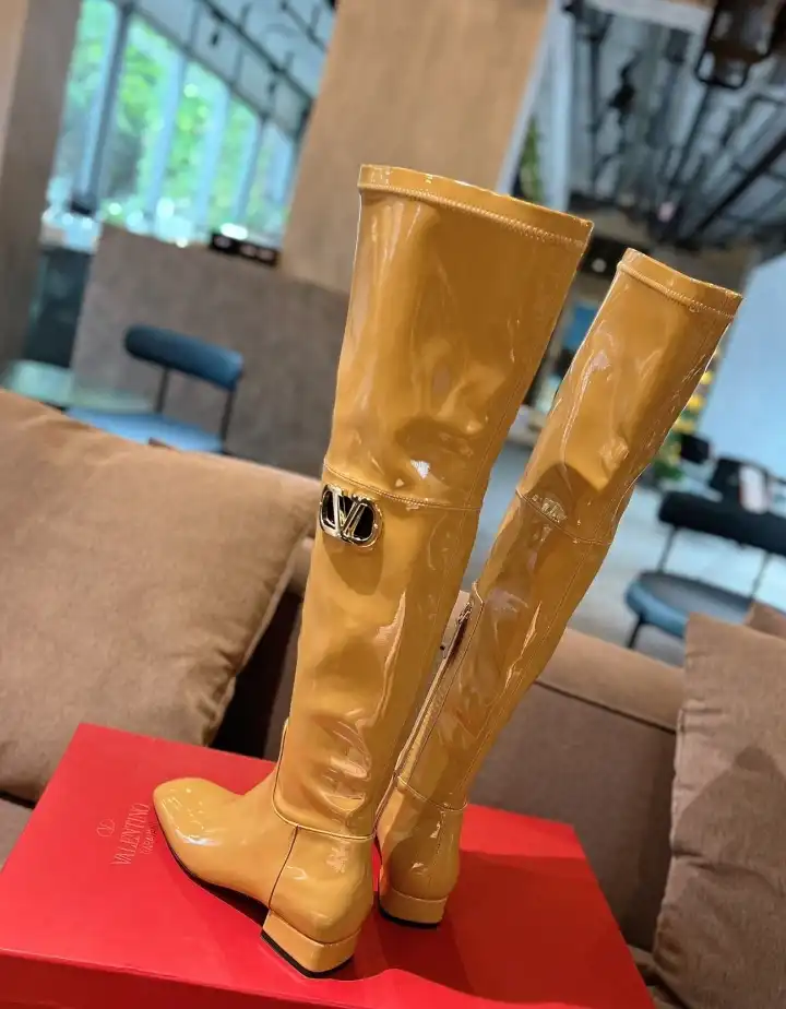 hype Valentino Boots