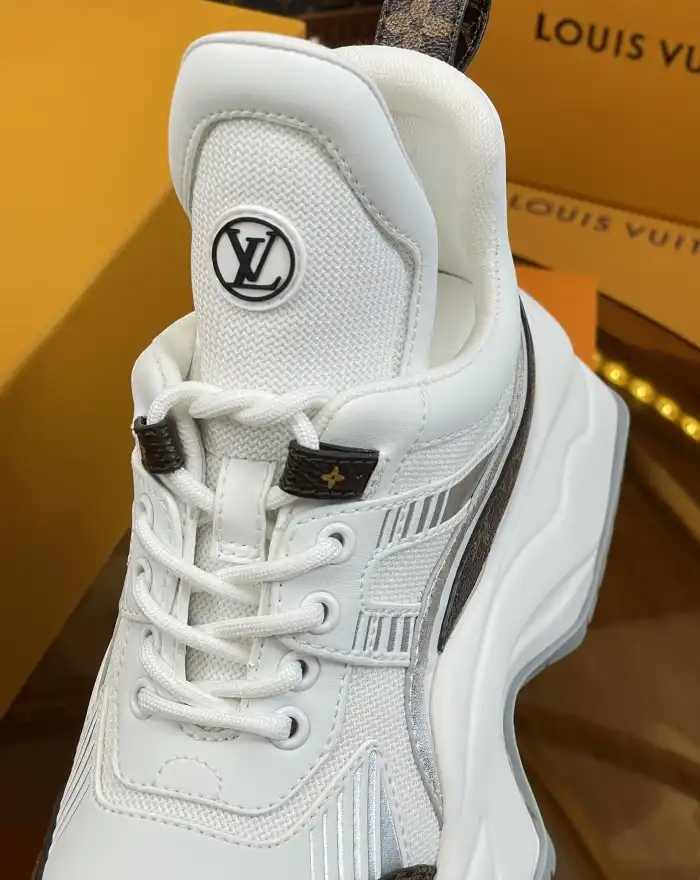 hype Louis Vuitton Sneakers