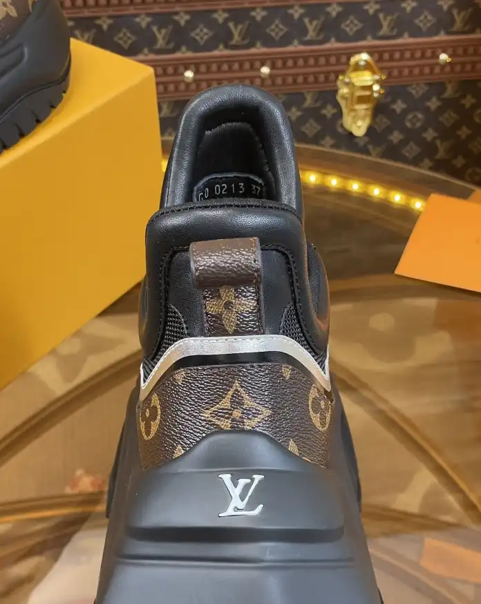 hype Louis Vuitton Sneakers