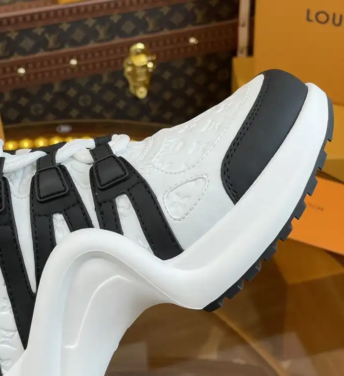 hype Louis Vuitton Sneakers