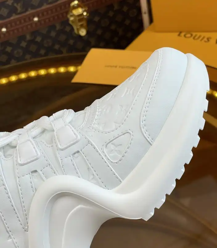 hype Louis Vuitton Sneakers