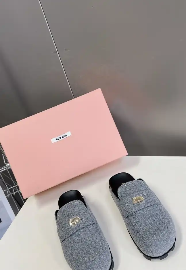 hype Miu Miu Slippers