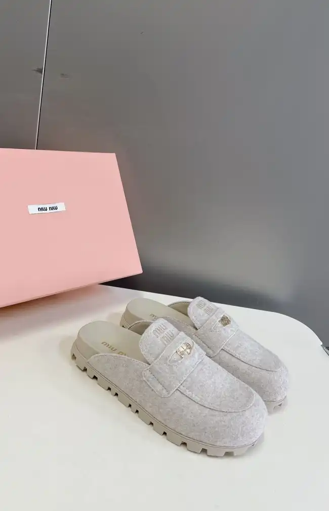 hype Miu Miu Slippers