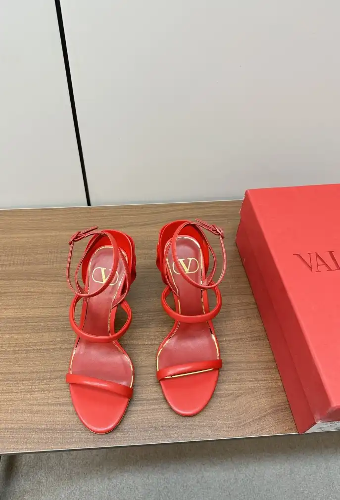 hype Valentino High Heels