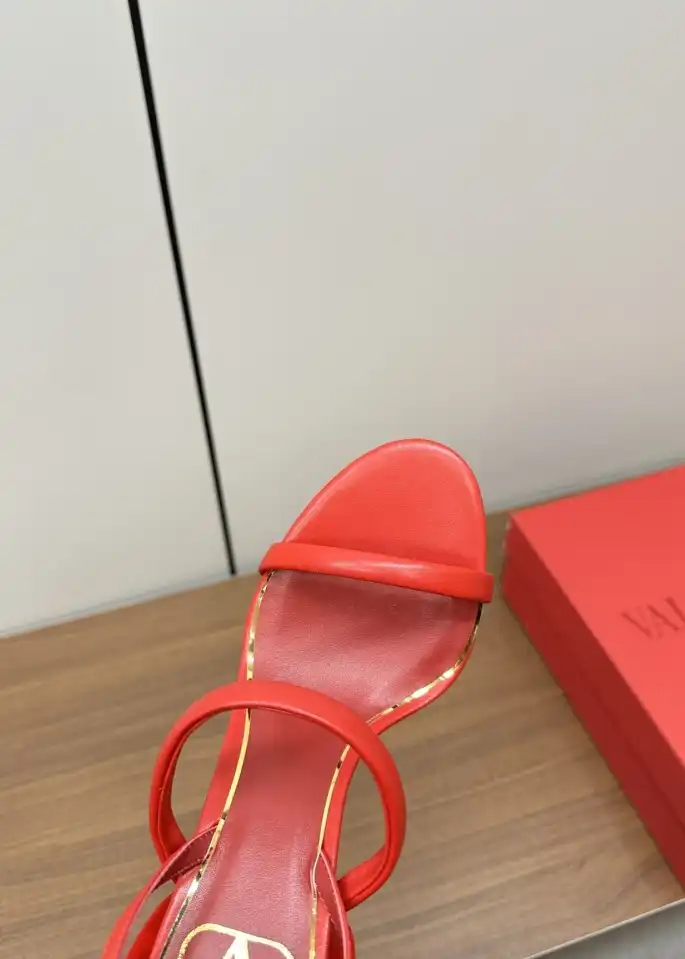 hype Valentino High Heels