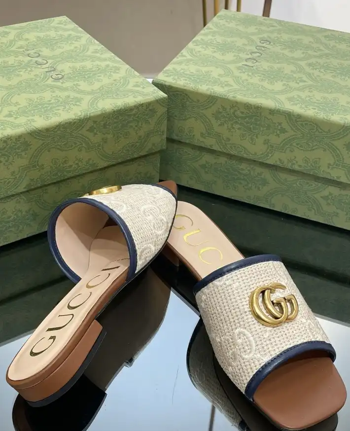 hype Gucci Slippers