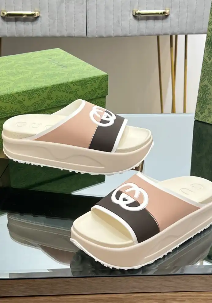 hype Gucci Slippers