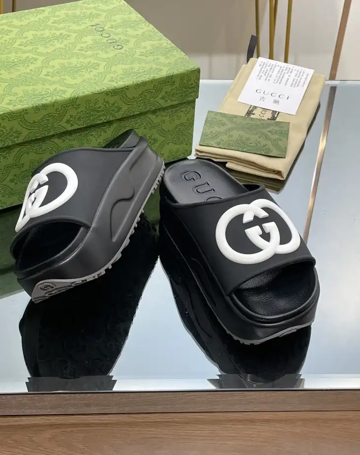 hype Gucci Slippers