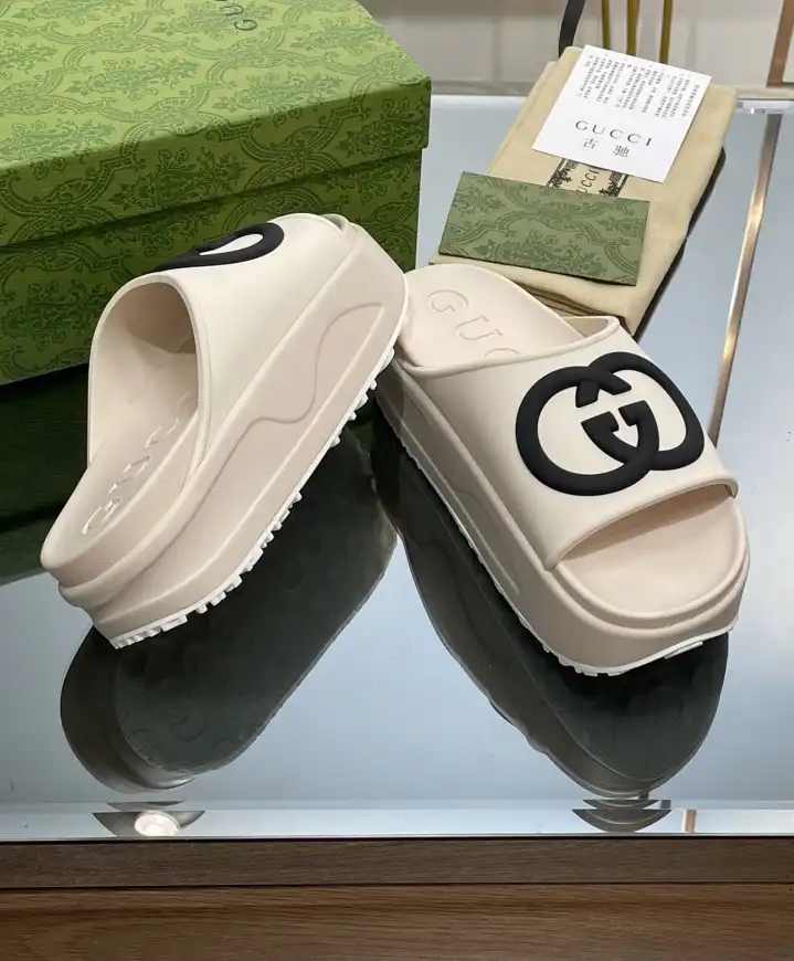 hype Gucci Slippers