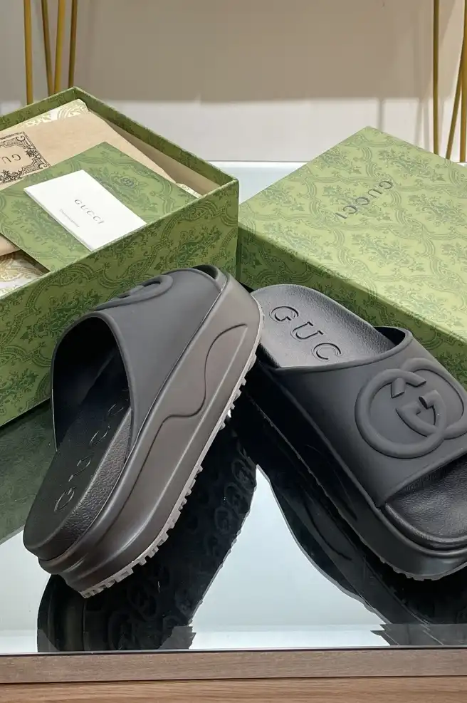 hype Gucci Slippers