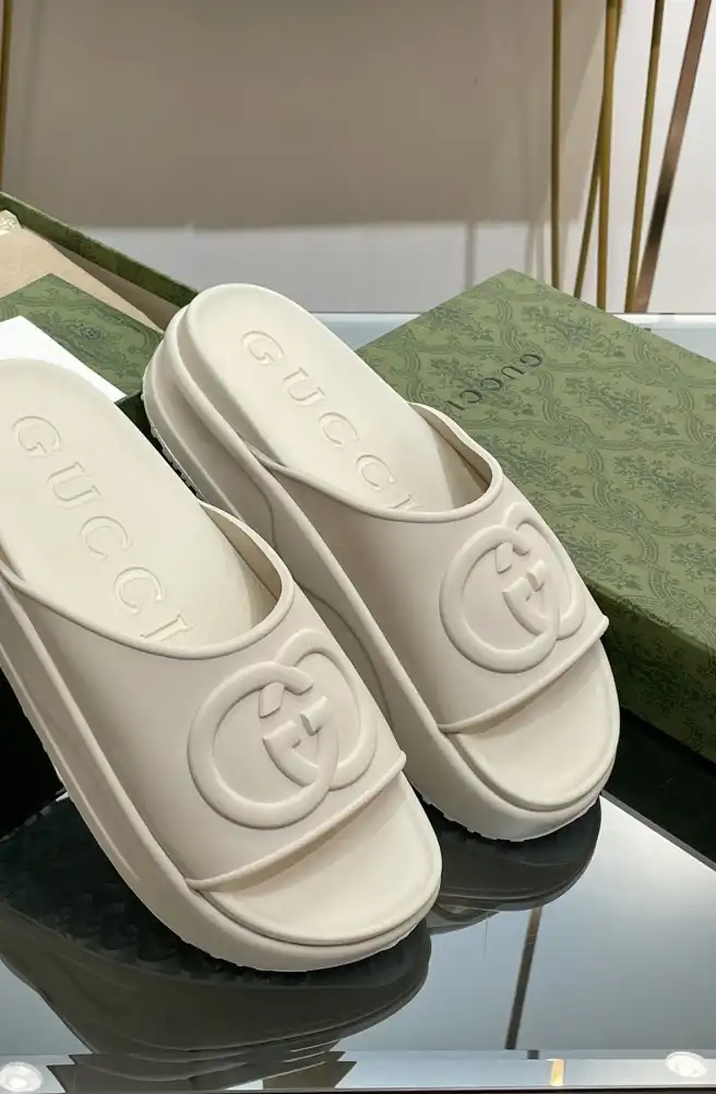 hype Gucci Slippers