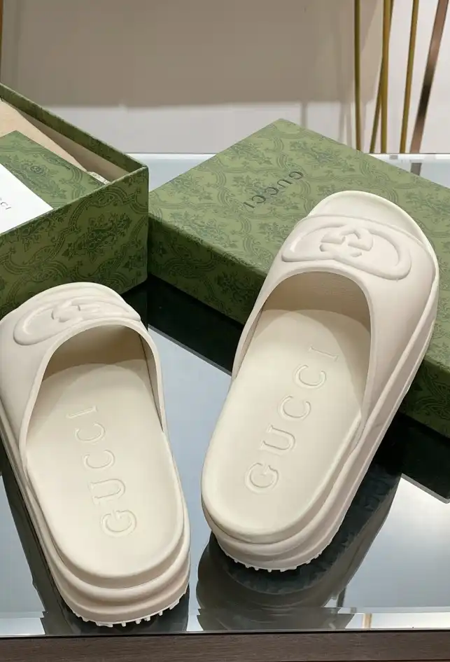 hype Gucci Slippers