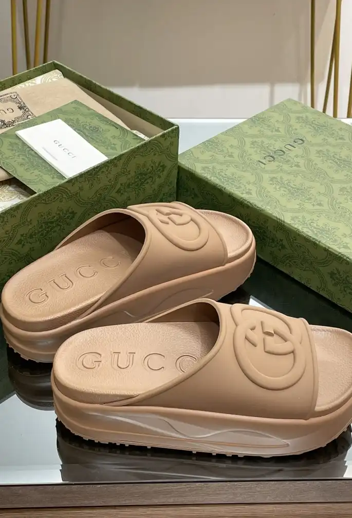 hype Gucci Slippers