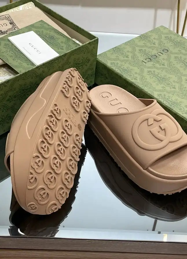 hype Gucci Slippers