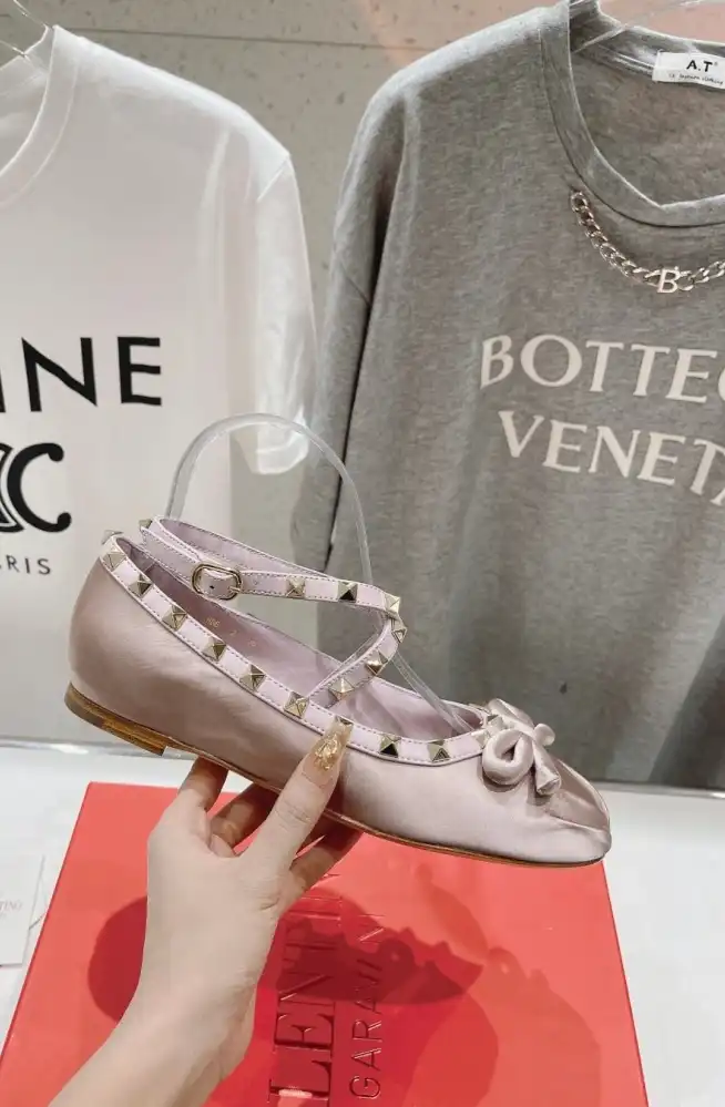 hype Valentino flat shoes