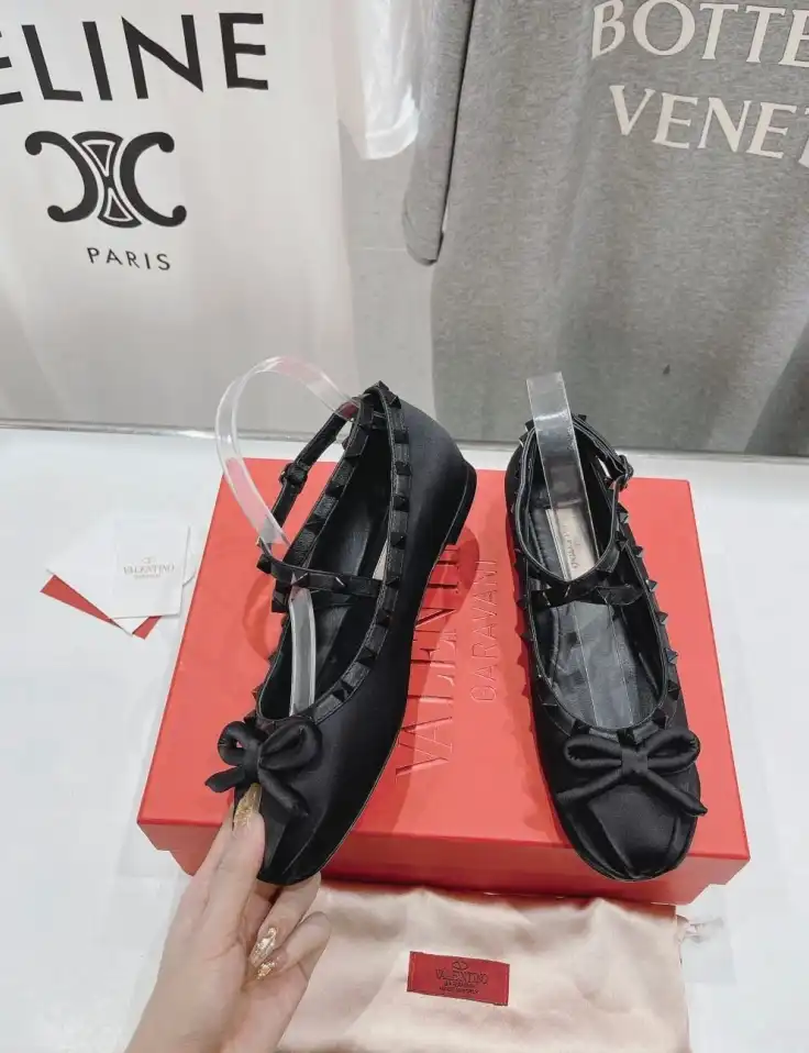 hype Valentino flat shoes