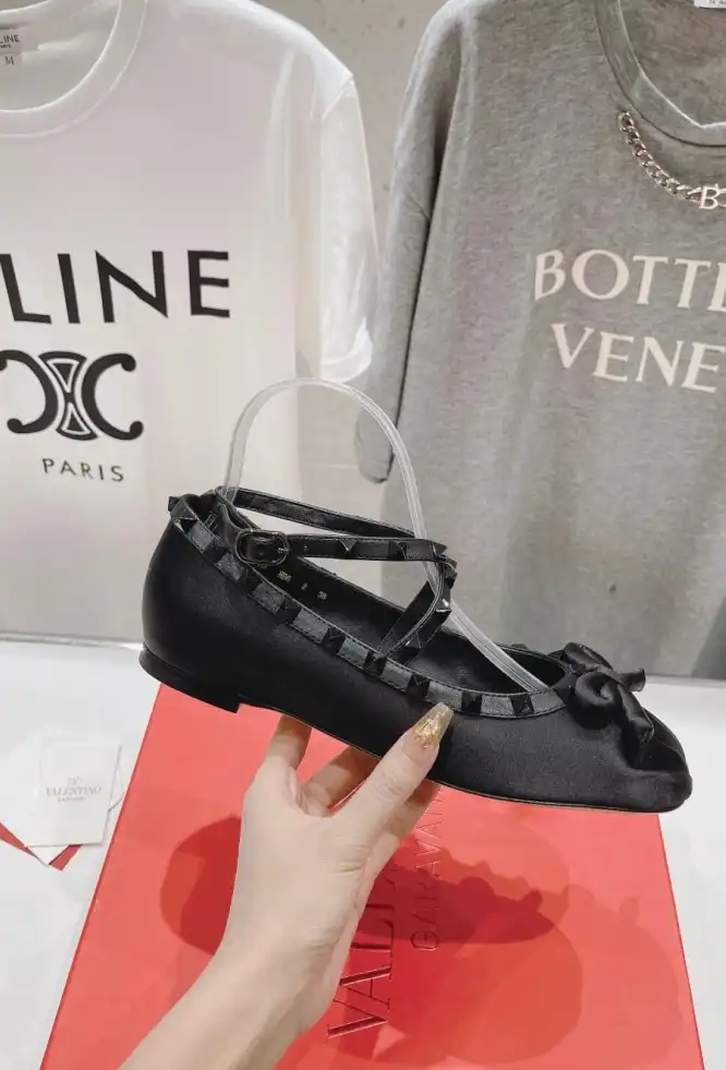 hype Valentino flat shoes