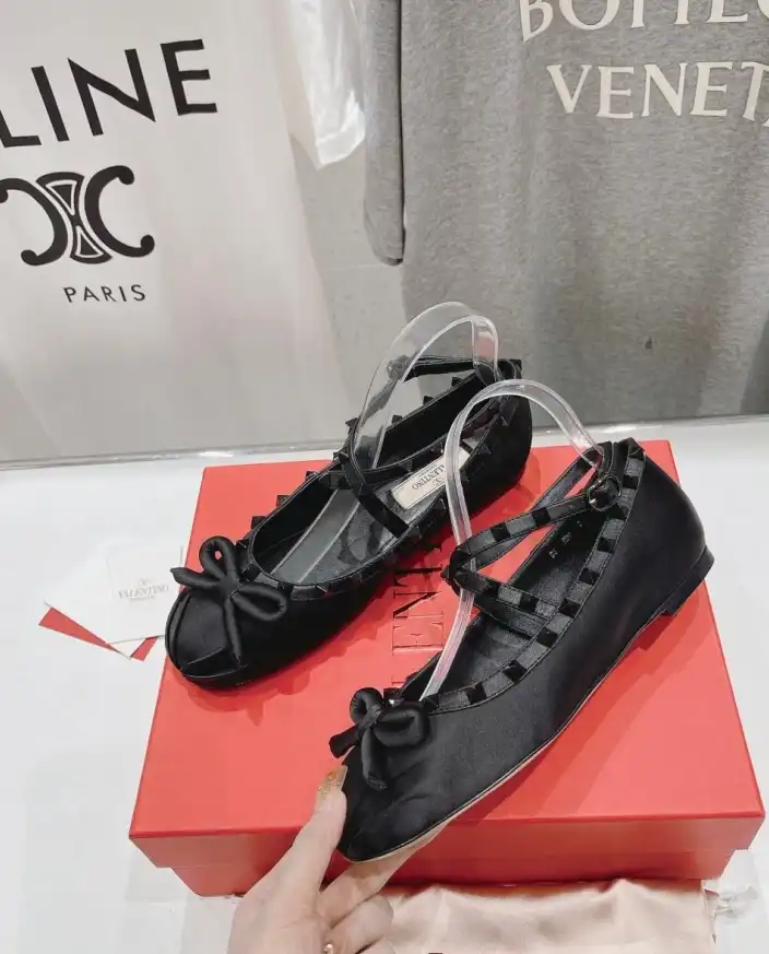 hype Valentino flat shoes