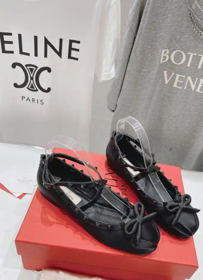 hype Valentino flat shoes