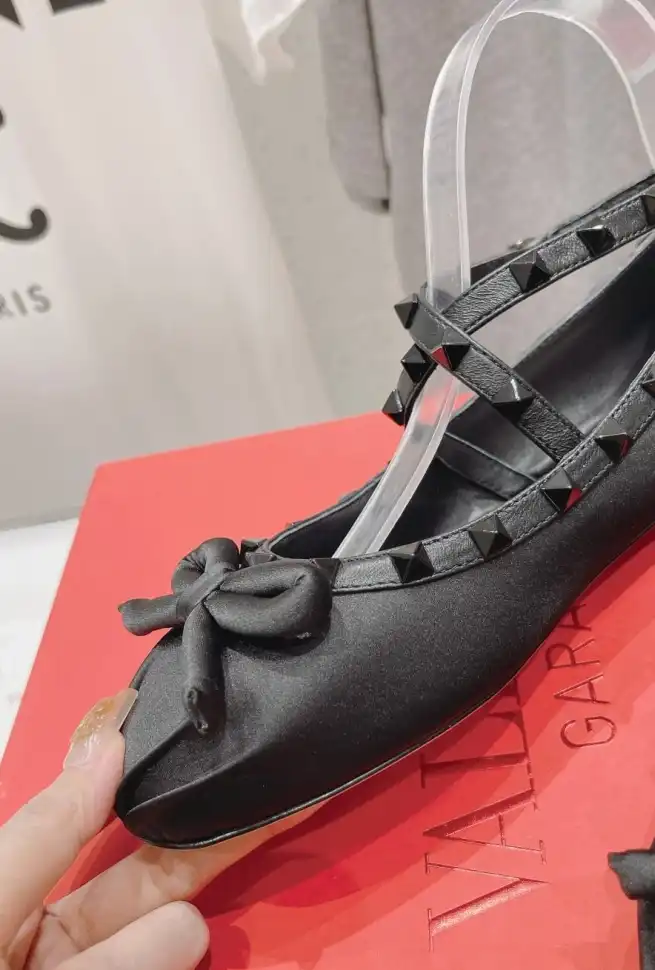 hype Valentino flat shoes