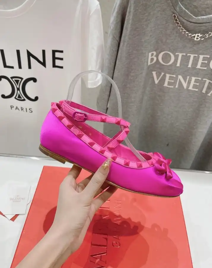 hype Valentino flat shoes