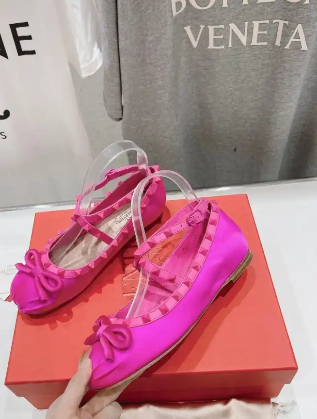 hype Valentino flat shoes