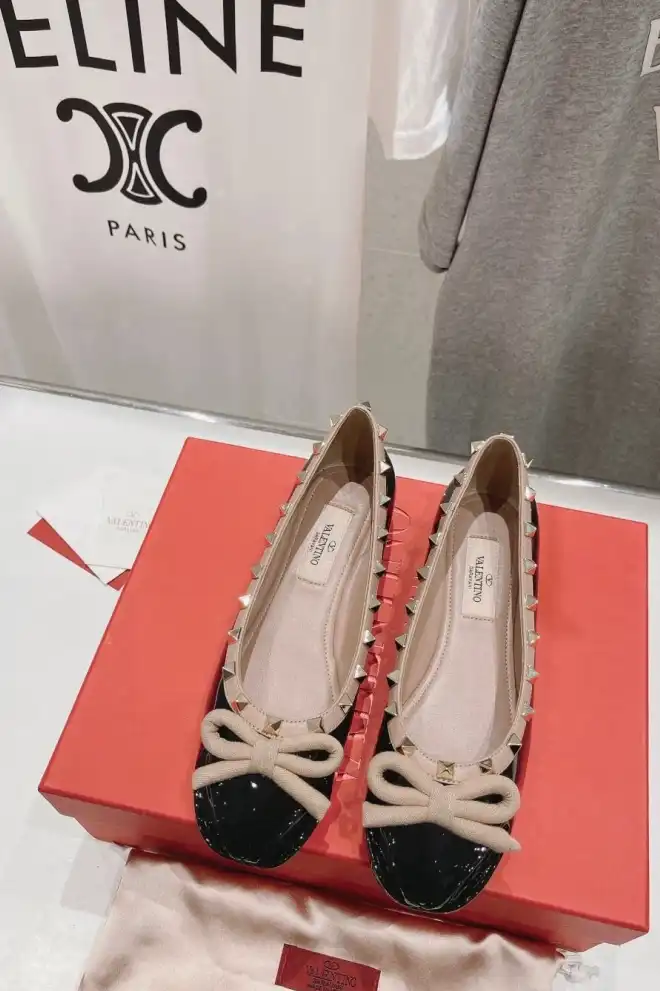 hype Valentino flat shoes