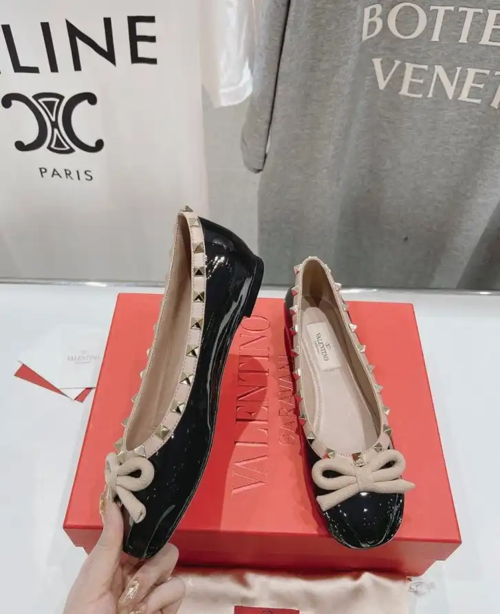 hype Valentino flat shoes