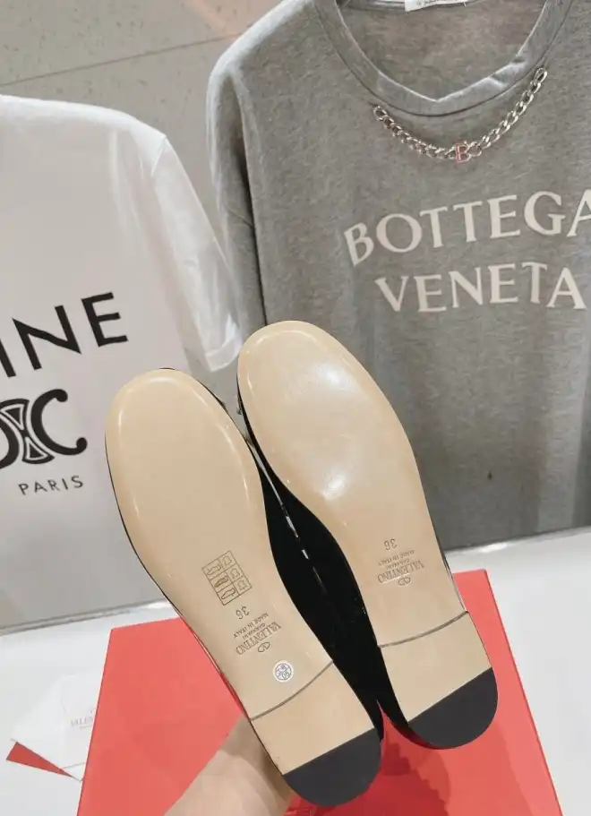 hype Valentino flat shoes