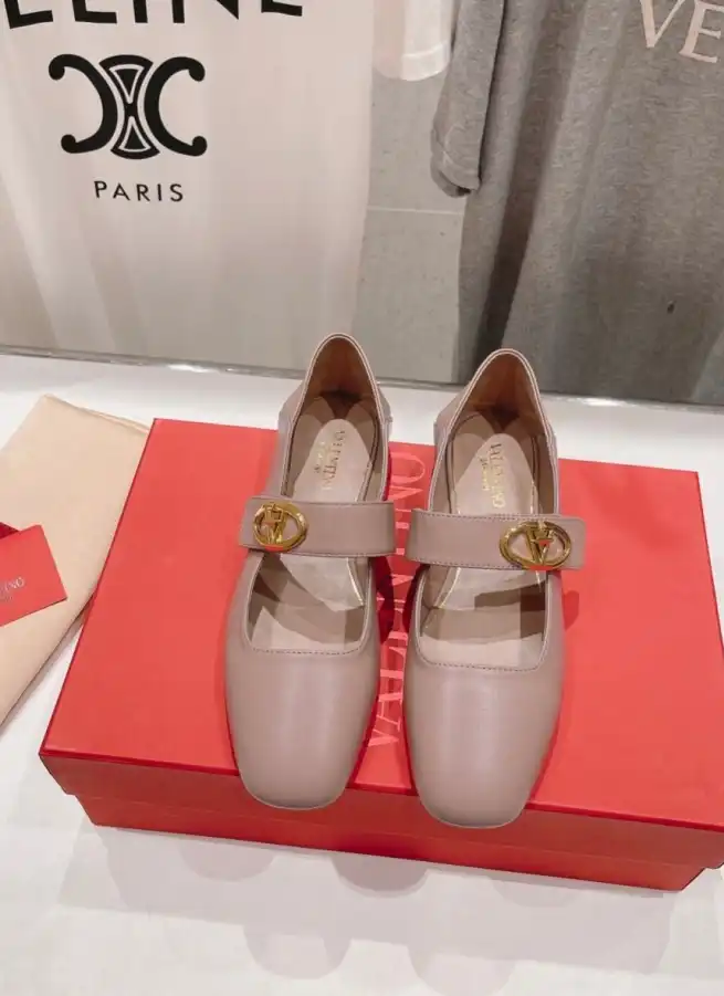 hype Valentino flat shoes