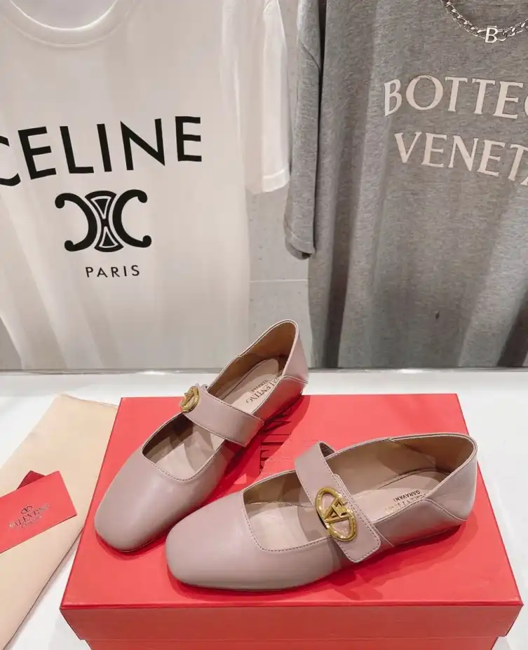 hype Valentino flat shoes