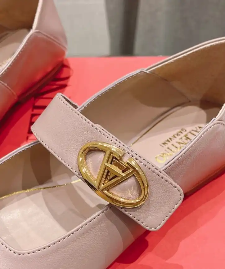 hype Valentino flat shoes