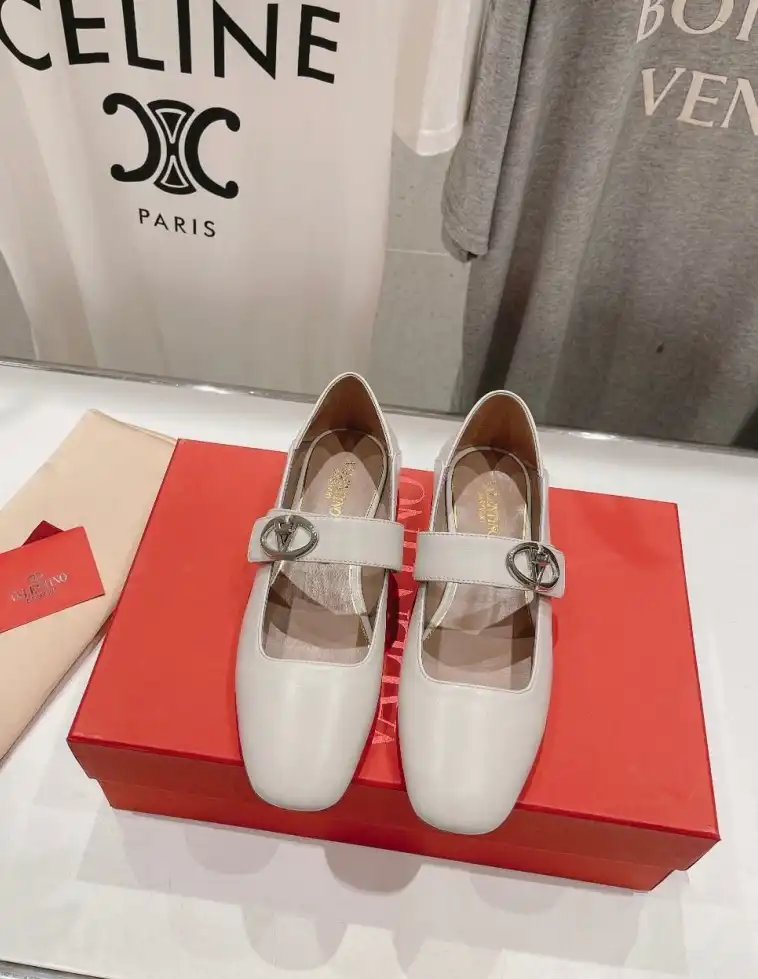 hype Valentino flat shoes