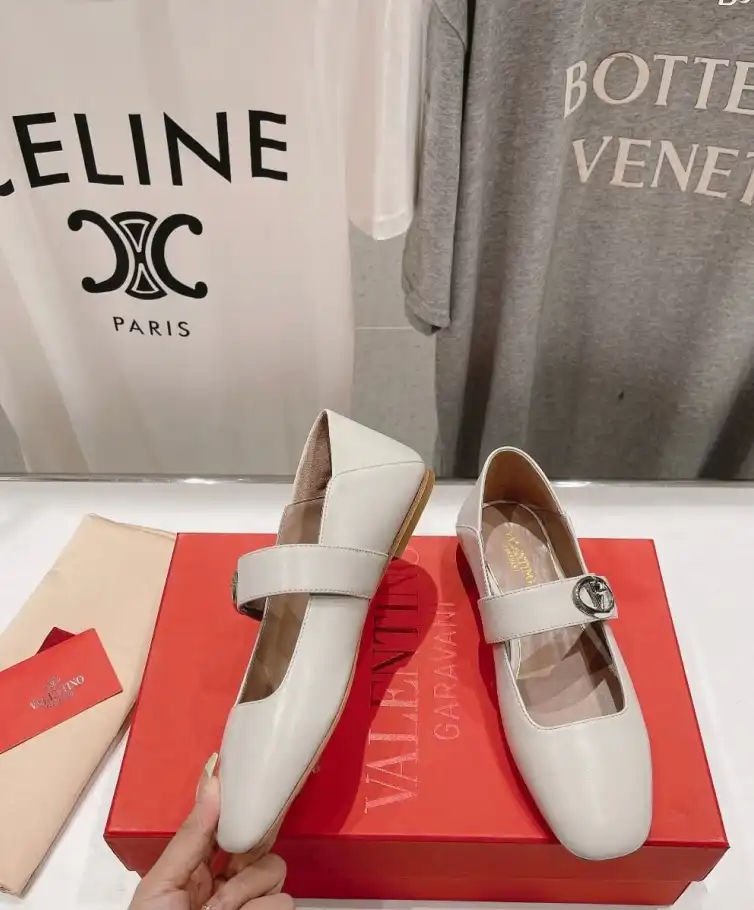 hype Valentino flat shoes