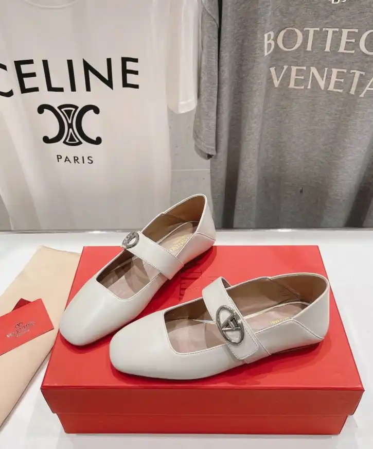 hype Valentino flat shoes