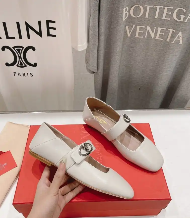 hype Valentino flat shoes