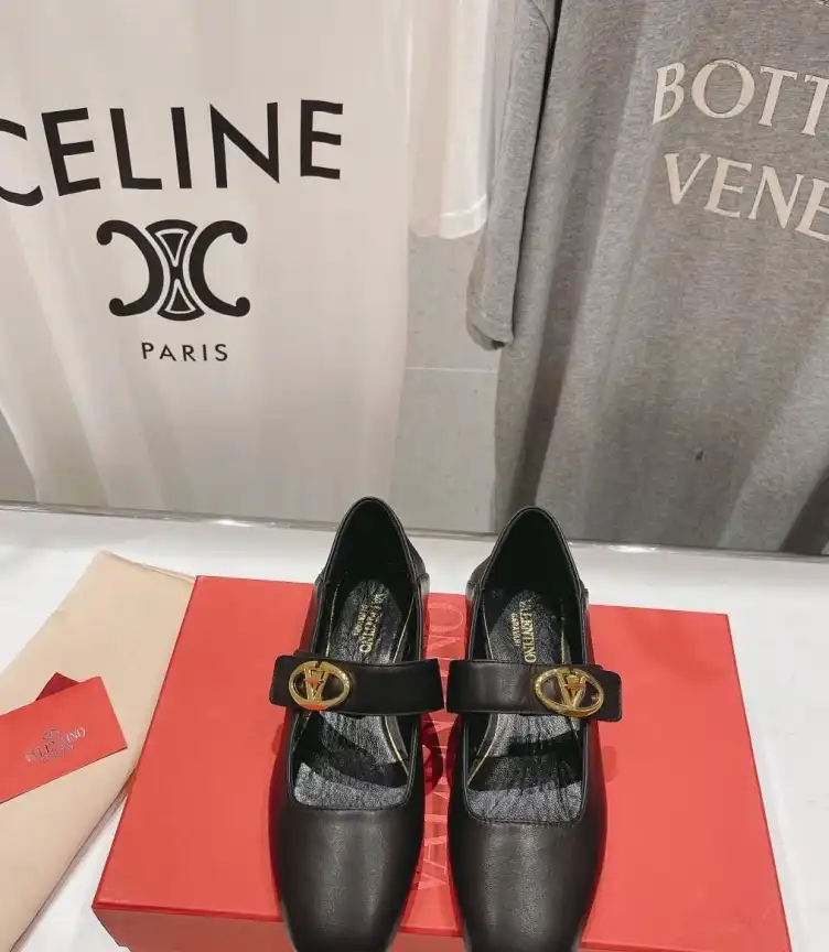 hype Valentino flat shoes