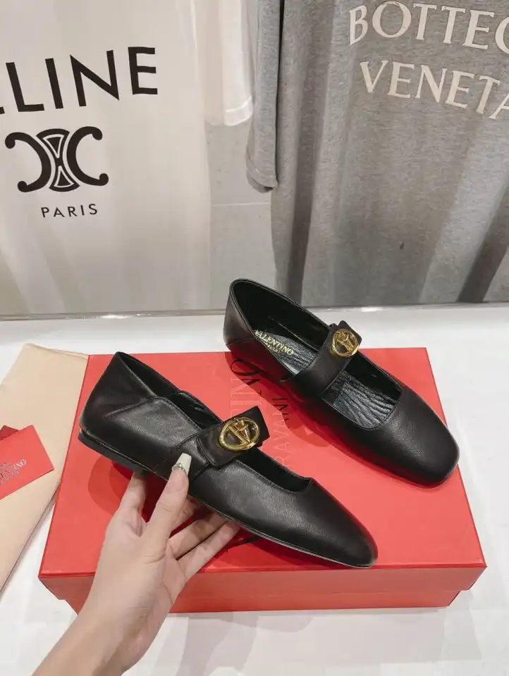 hype Valentino flat shoes