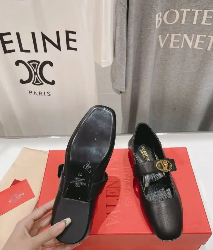 hype Valentino flat shoes