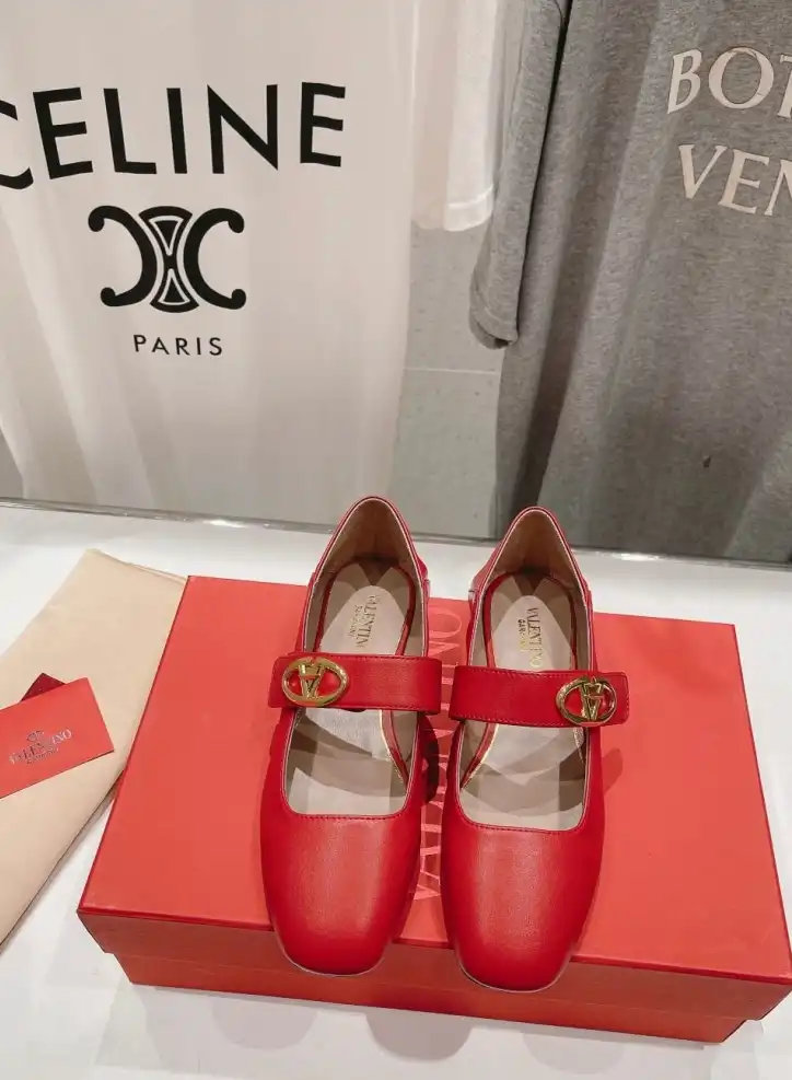 hype Valentino flat shoes