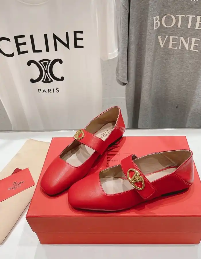 hype Valentino flat shoes